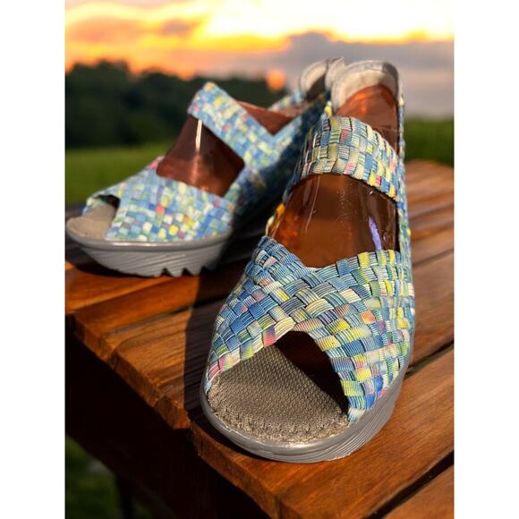 BM Bernie Mev Multi Colored Stretch Wedge Slip On Women's Shoes Sz 8.5 - Picture 3 of 7